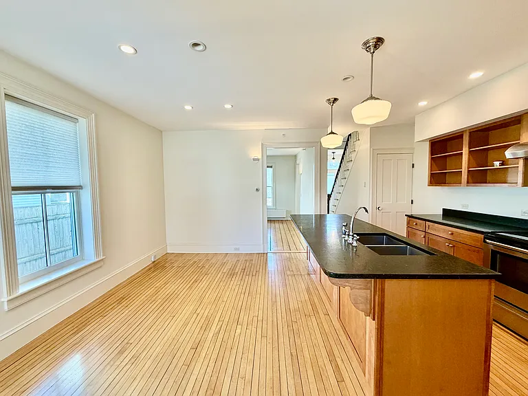 200 Main St #202 — Photo 11
