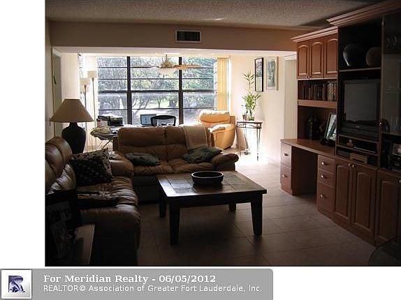 3rd image of 1506 Whitehall Dr APT 201