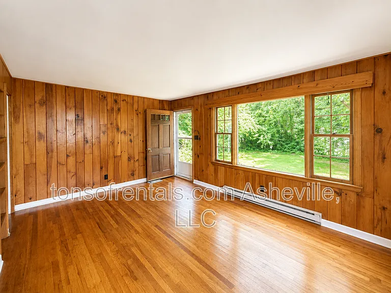 127 Aurora Dr — Photo 2