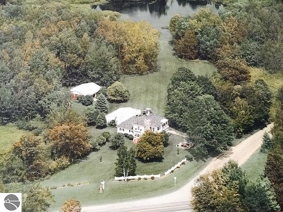 4th image of N Country Dr
