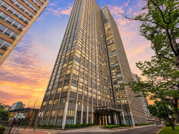 655 W Irving Park Rd APT 2716, Chicago, IL 60613