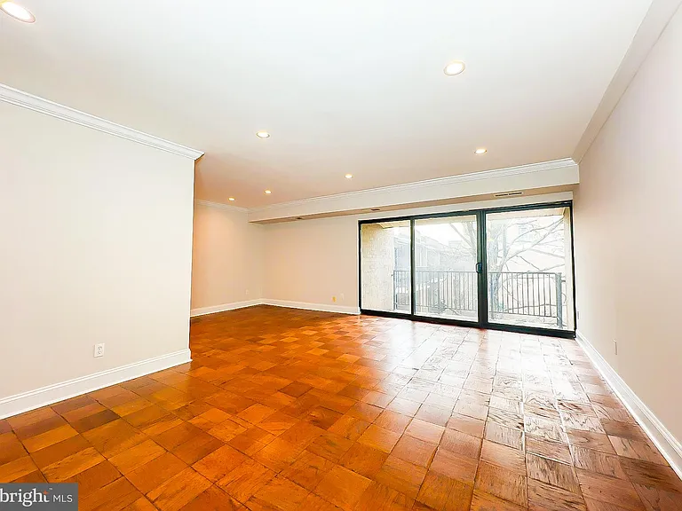 6 Monroe St #301 — Photo 3