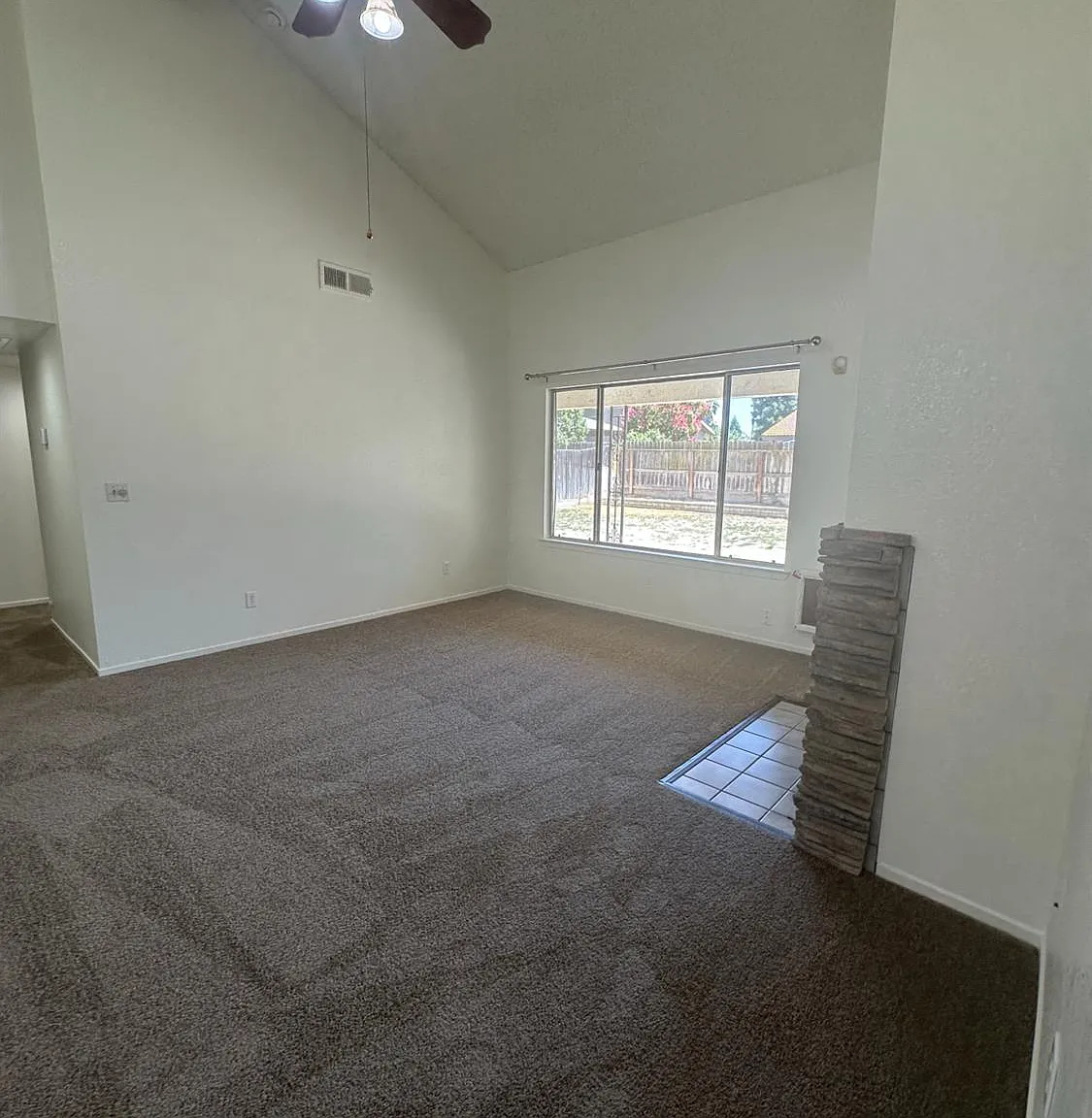 3 bed, 1333 sqft, $2,100 — Photo 3