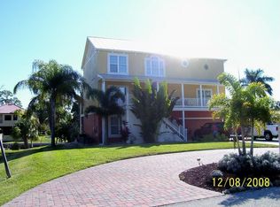 7769 Holiday Dr N, Sarasota, FL 34231