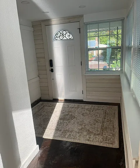 Mudroom or office area