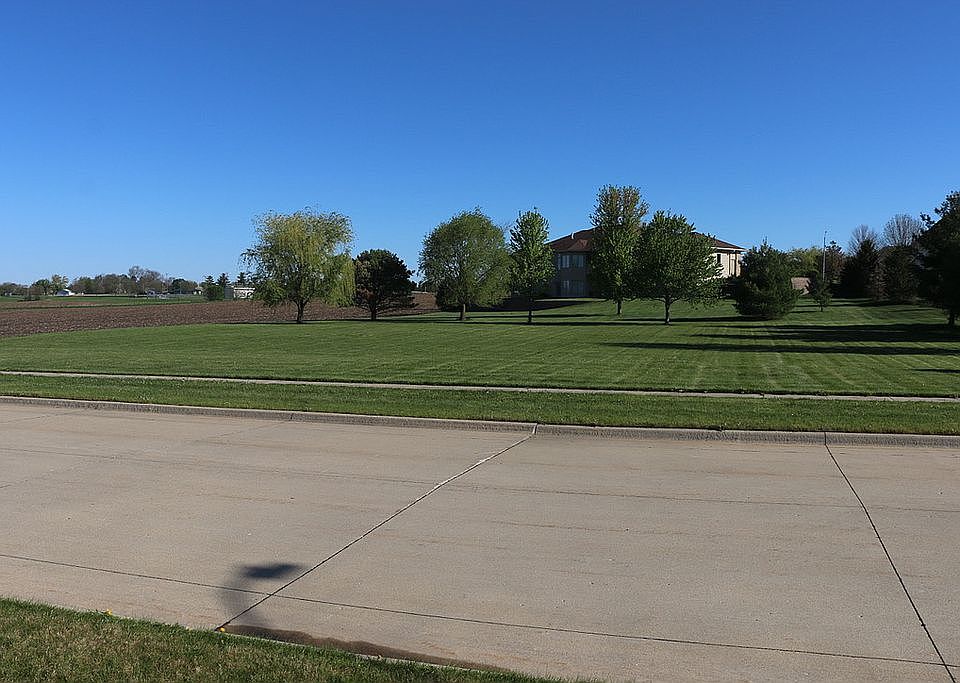 2nd image of 3223 Pendleton Dr