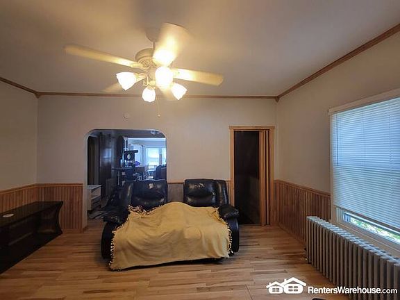 5th image of 444 23rd Ave N