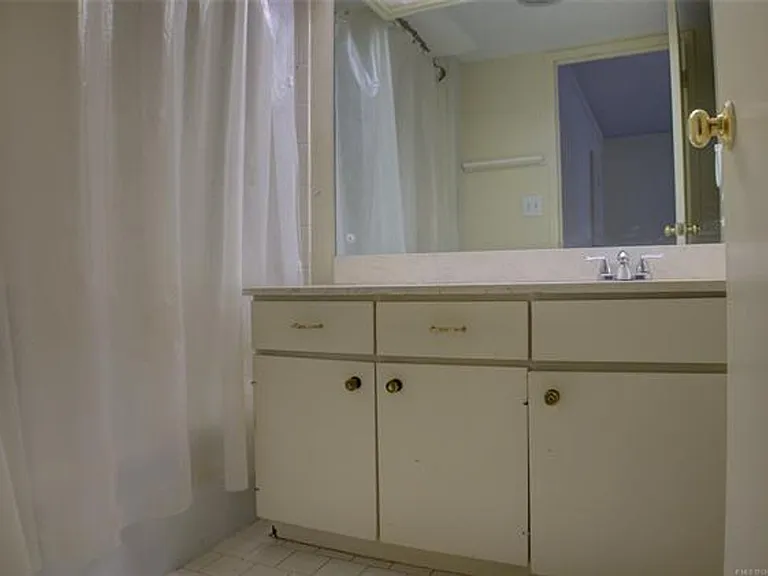 Adorable 2 bed 2 bath in historic Liberty Tower — Photo 15