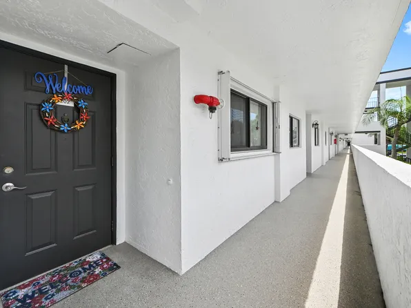 4725 LUCERNE LAKES Boulevard E #202, Lake Worth, FL 33467