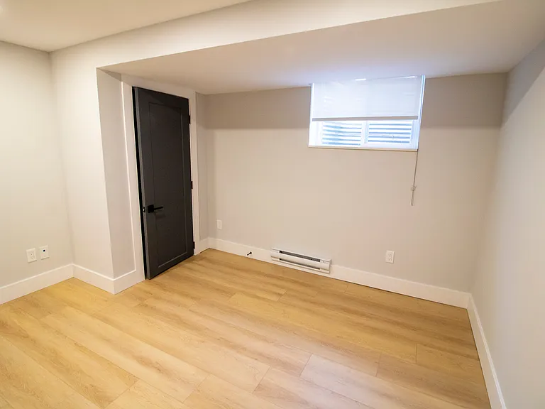 179 Burnside Dr #LOWER — Photo 17