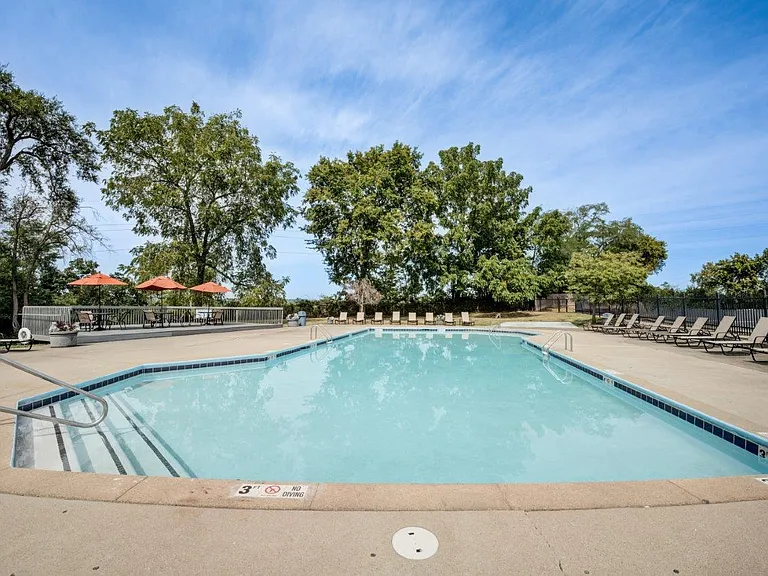 Lakeshore Drive Apartment Homes — Photo 21