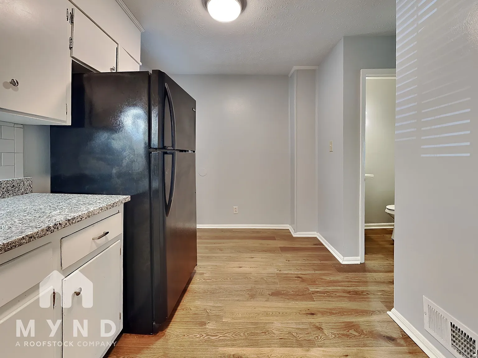 2 bed, 1.5 bath, 905 sqft, $1,395 — Photo 4