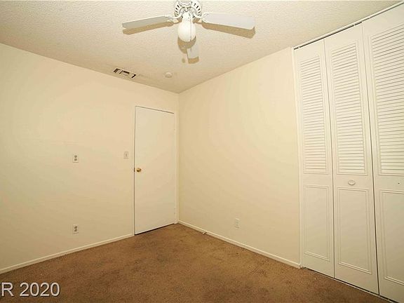 5th image of 227 Greenbriar Townhouse Way