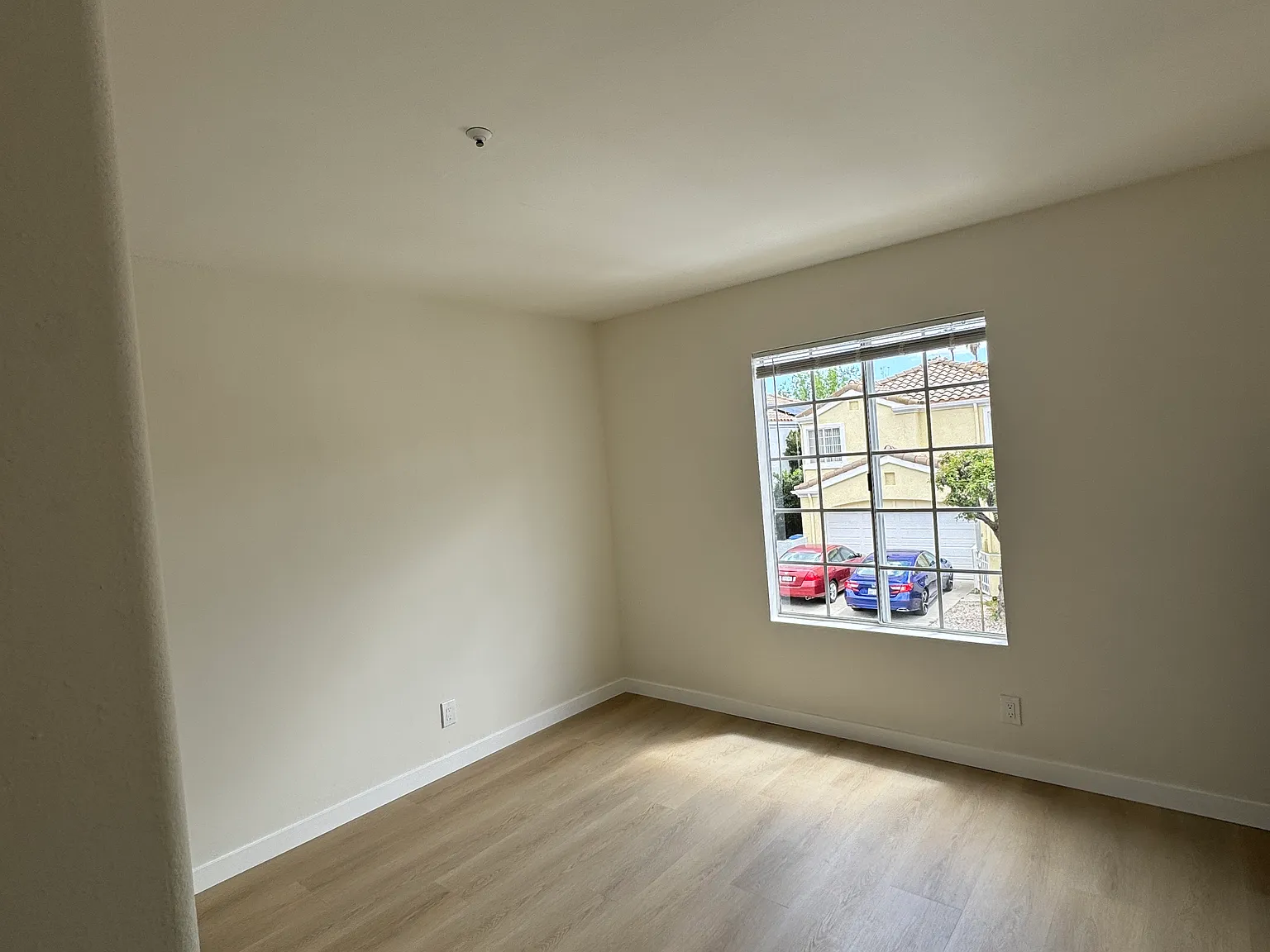 3 bed, 1872 sqft, $3,800 — Photo 4