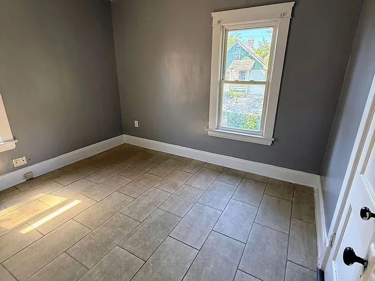 12521-12523 Locke Ave — Photo 14
