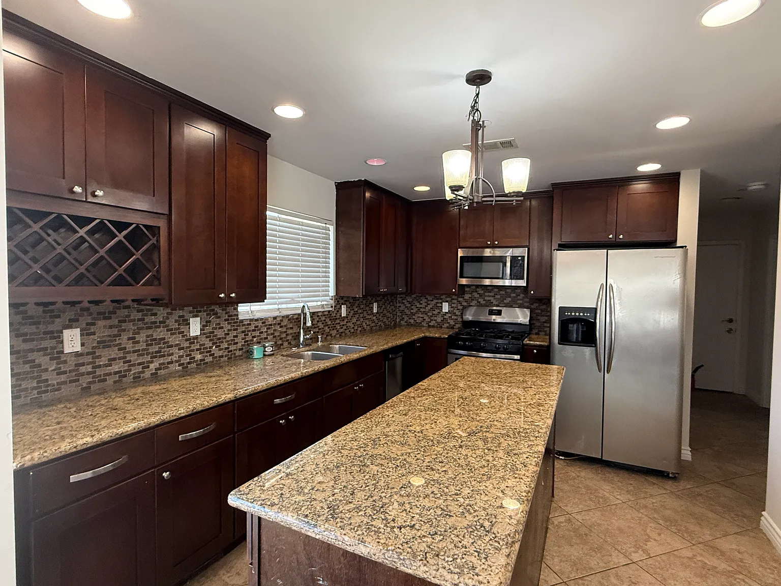 4 bed, 2290 sqft, $3,600 — Photo 4
