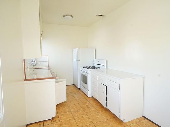 3rd image of 4112 Ingraham St
