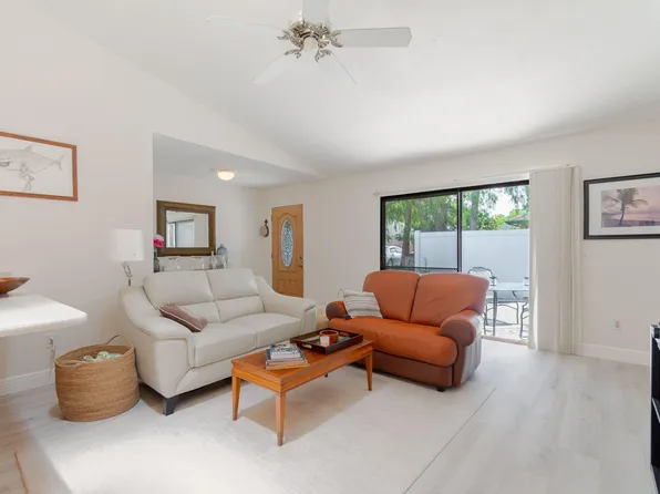 1073 Goldenrod Rd, Wellington, FL 33414