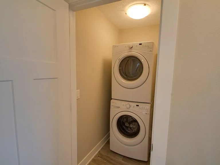 260 SE Waco Pl — Photo 11