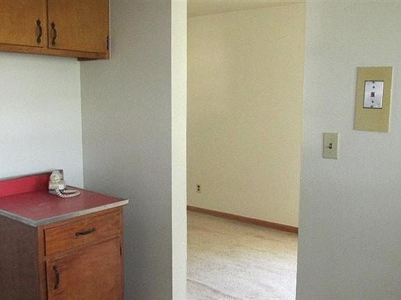 5th image of 838-840 N University Blvd