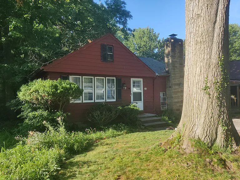83 E Shore Blvd — Photo 24