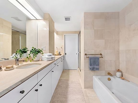 5th image of 188 E 70th St #19AB