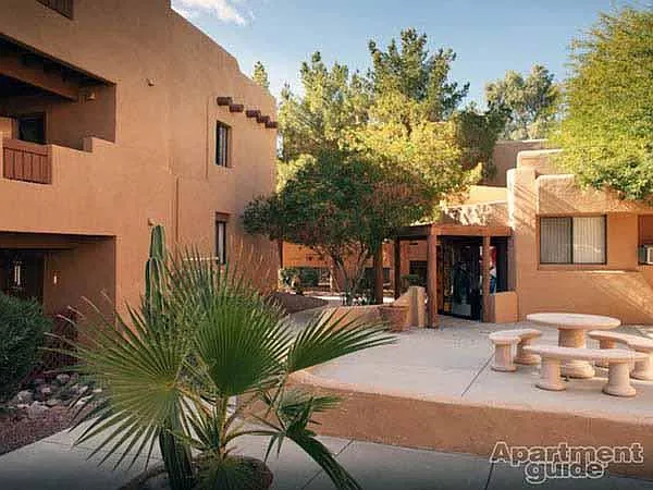 2 bed, 975 sqft, $1,298 — Photo 2