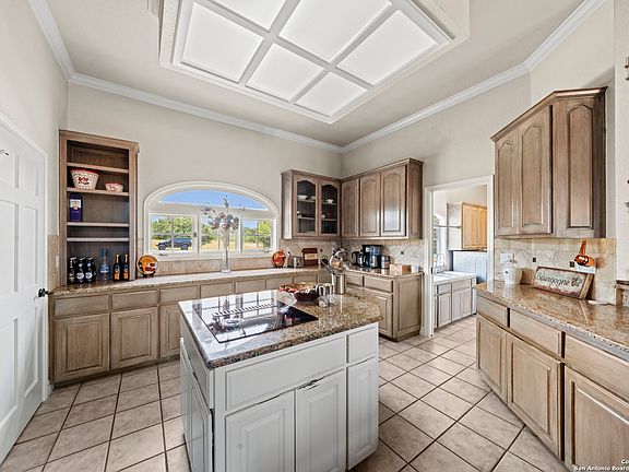 5th image of 2235 Oakland Bend