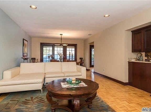 4th image of 130 Foxwood Dr