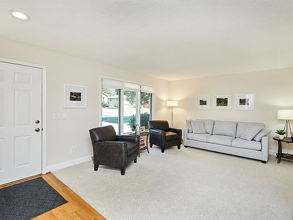 3rd image of 4517 69th St