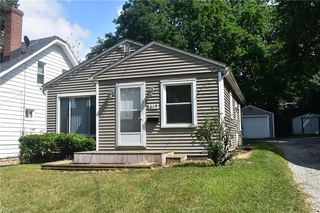 619 Eastland Ave photo 1