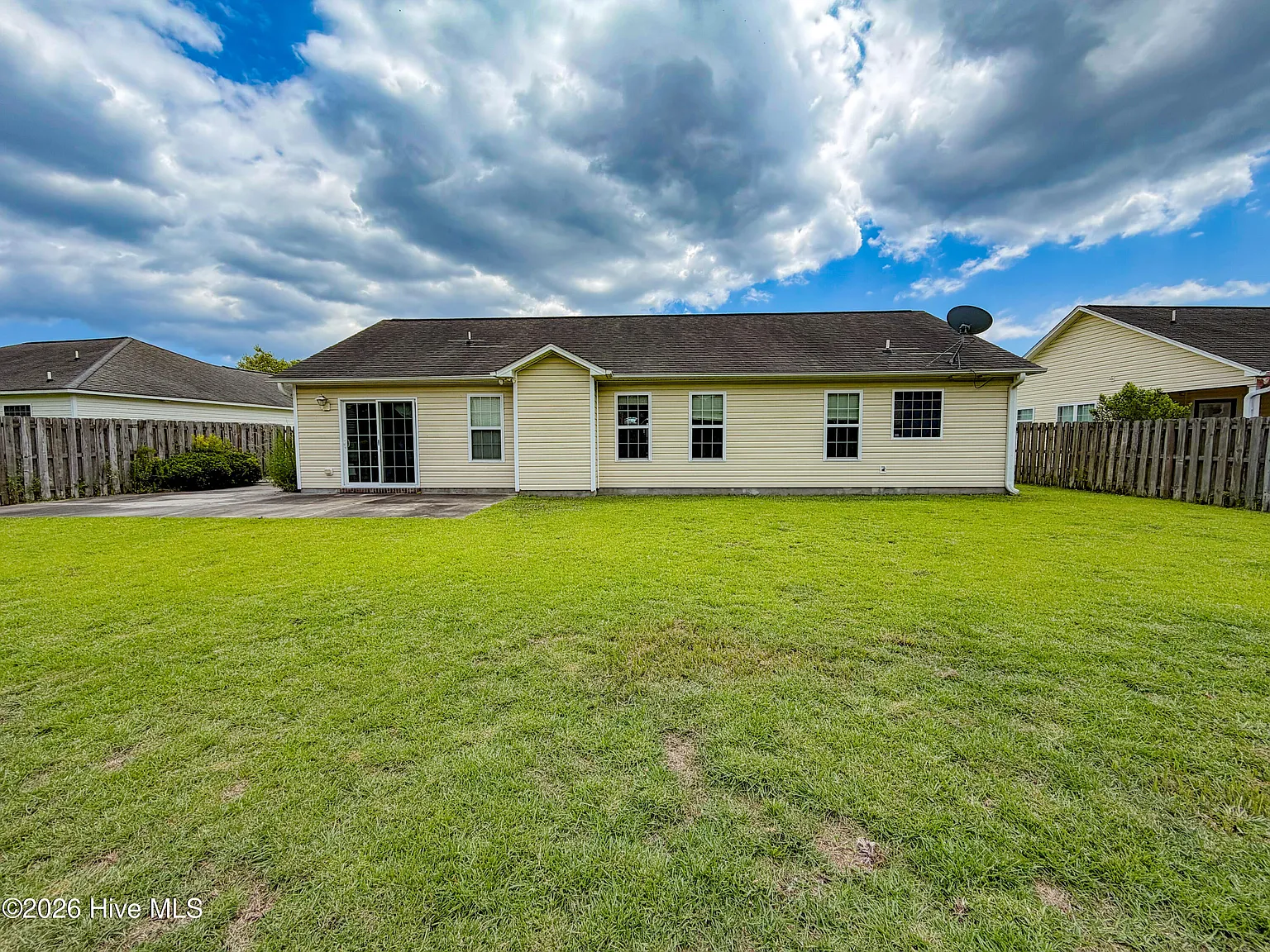 3 bed, 2.0 bath, $1,800 — Photo 4