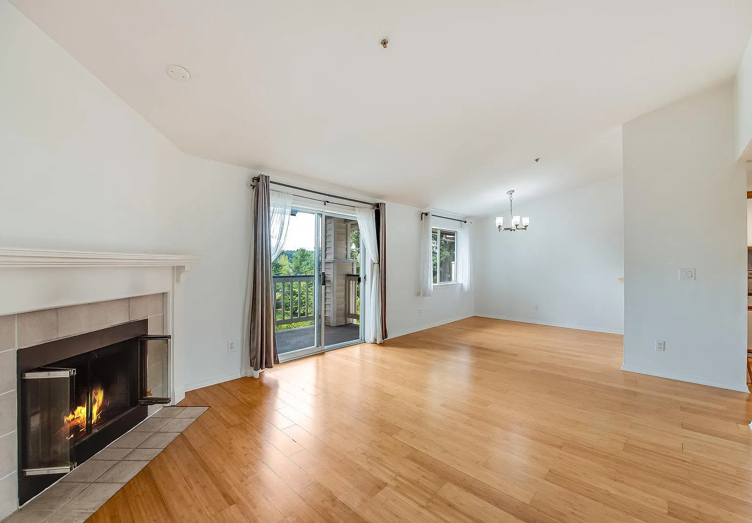 2 bed, 1100 sqft, $2,450 — Photo 4