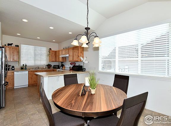 5th image of 575 Cherryridge Dr
