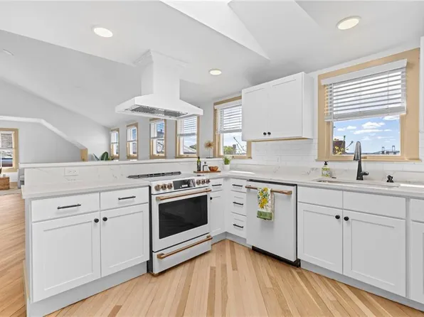 18 Barney St #3, Newport, RI 02840