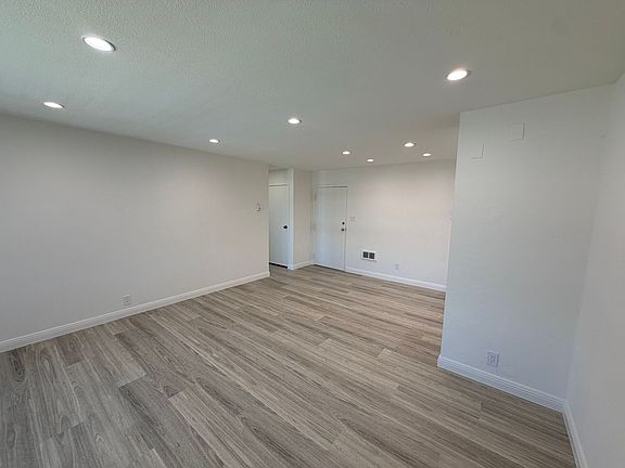 5th image of 1111 Mission Rd APT 15