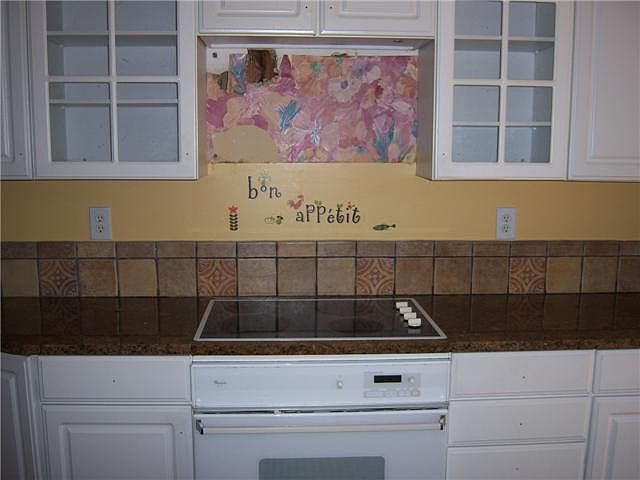 2nd image of 2000 SE Fairview Lndg