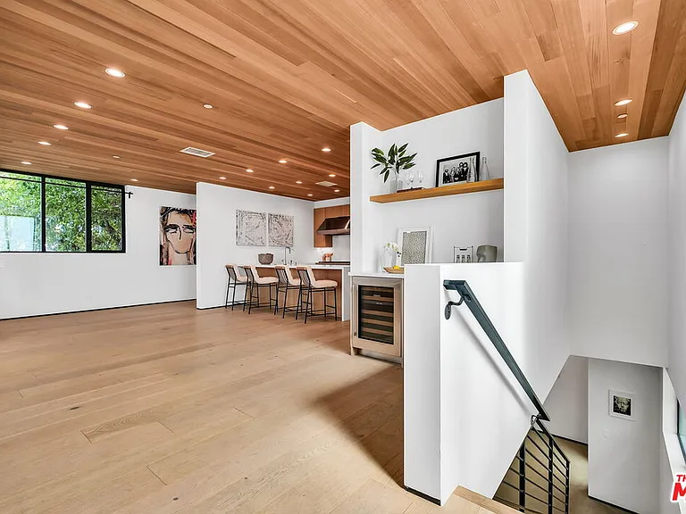 611 Broadway St — Photo 14
