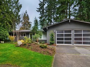 624 Eagle Cliff Rd NE, Bainbridge Island, WA 98110