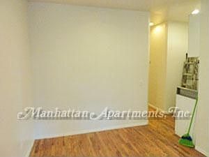 3rd image of 1 W 44th St