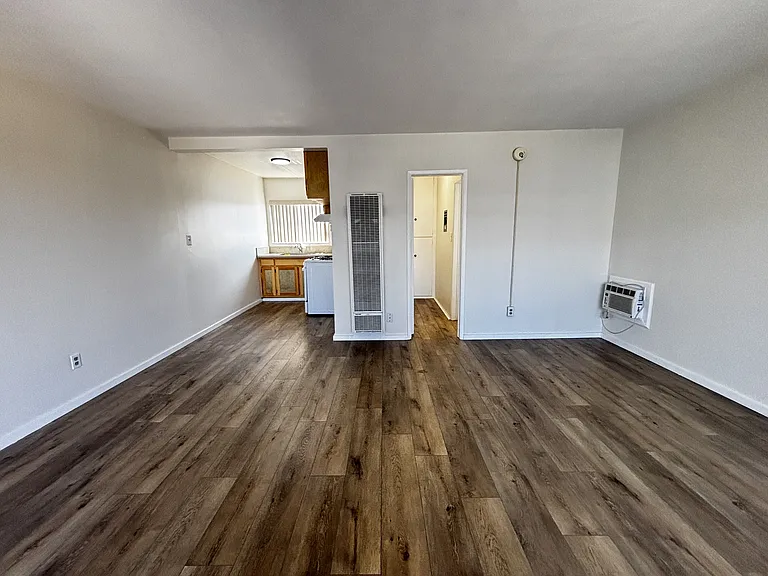 524 N 21st St E — Photo 2