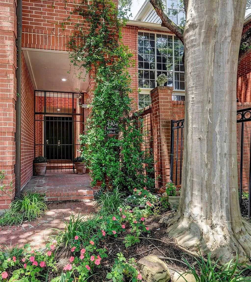 4 bed, 4.0 bath, 2614 sqft, $4,000 — Photo 2