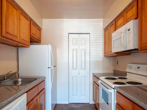 Lincoln Park Apartments and Townhomes