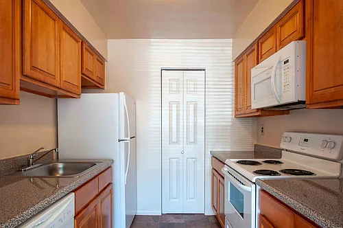 Lincoln Park Apartments and Townhomes Photo 1