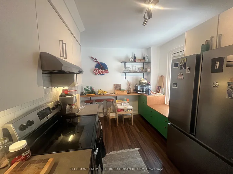 335 Roehampton Ave — Photo 9