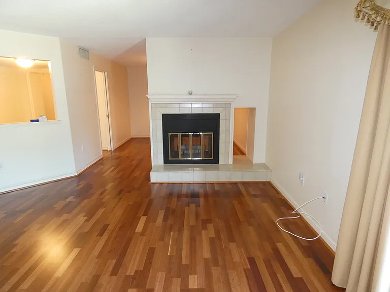 380 Place Ln #380 — Photo 4