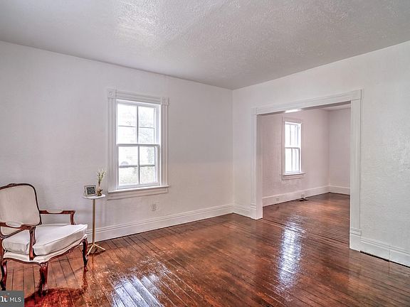 5th image of 2401 Van Buren St