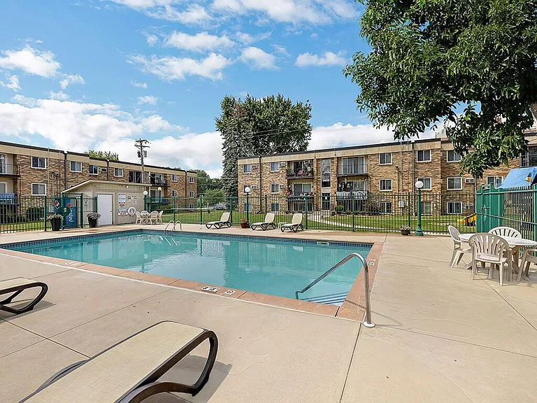 Winchester Apartments & Townhomes — Photo 12
