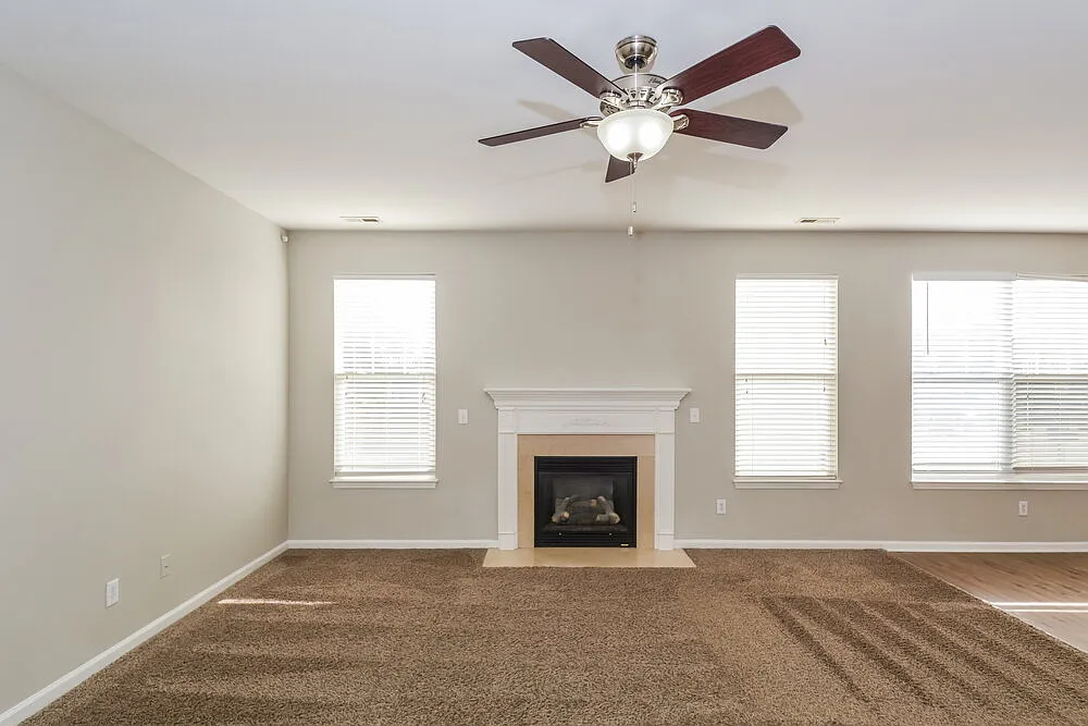 4 bed, 2.5 bath, 2560 sqft, $3,060 — Photo 4