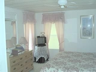 3rd image of 814 S Emerald Ln